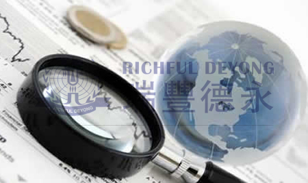 本期內(nèi)容以S公司的架構(gòu)為例，講解離岸公司在境外多層境外架構(gòu)中，是如何使企業(yè)業(yè)務(wù)交易和安排更加自由和靈活。    以上圖為例，S公司并沒(méi)有直接持股德國(guó)E公司，而是根據(jù)國(guó)際投資項(xiàng)目的通行做法，采用了多層股權(quán)架構(gòu)，主要有以下3方面原因：     1. 便于境外融資和資本運(yùn)作  HK公司和BVI公司的設(shè)置是方便企業(yè)利用其持股平臺(tái)引入外幣基金，由于BVI、中國(guó)香港等地法律制度更加靈活，也方便使用優(yōu)先股、認(rèn)購(gòu)權(quán)等工具。    （VIE架構(gòu)中也會(huì)經(jīng)常看到開(kāi)曼、BVI與香港公司）     2. 方便未來(lái)的投資退出  BVI和中國(guó)香港沒(méi)有外匯管制，實(shí)行自由貿(mào)易政策，無(wú)須政府審批，退出投資效率高，因此當(dāng)S公司日后想要退出在德國(guó)的投資時(shí)，不必直接轉(zhuǎn)讓德國(guó)公司的股權(quán)，可通過(guò)由BVI公司轉(zhuǎn)讓其在香港公司的間接轉(zhuǎn)股方式來(lái)實(shí)現(xiàn)。     3. 基于稅務(wù)的考慮  在S公司涉及的架構(gòu)圖中，境外5家公司可以分為三層：頂層架構(gòu)（BVI+HK公司）、中間層架構(gòu)（盧森堡公司）、底層架構(gòu)（兩家德國(guó)公司）。  1）頂層架構(gòu)，一般注冊(cè)在離岸稅務(wù)天堂，主要是社會(huì)穩(wěn)定，稅負(fù)低，擁有健全的法律體系等原因。  2）中間層架構(gòu)，一般會(huì)選擇稅收制度比較規(guī)范透明但不是明顯的低稅國(guó)，稅收協(xié)定較多、協(xié)定優(yōu)惠稅率較低且對(duì)受益人限制較少、法制寬松的國(guó)家和地區(qū)，如荷蘭、盧森堡、比利時(shí)、愛(ài)爾蘭和瑞士等。  3）底層架構(gòu)，一般會(huì)選擇實(shí)質(zhì)業(yè)務(wù)運(yùn)作的國(guó)家和地區(qū)。     瑞豐德永總結(jié)  一些“走出去”企業(yè)在境外業(yè)務(wù)的拓展逐步多元化后，也會(huì)考慮增加并行多層投資架構(gòu)，特別是將性質(zhì)不同的行業(yè)、業(yè)務(wù)，分別以不同的層級(jí)進(jìn)行分割，并行開(kāi)展，這樣既可以享受多層投資架構(gòu)的稅收優(yōu)惠，也可以最大限度的分散稅務(wù)風(fēng)險(xiǎn)。  上述相關(guān)案例并不能以此進(jìn)行照搬，企業(yè)架構(gòu)搭建還需綜合考慮多方面因素，因此建議您務(wù)必咨詢(xún)財(cái)稅籌劃和企業(yè)架構(gòu)專(zhuān)業(yè)顧問(wèn)，詳情可以與瑞豐德永取得聯(lián)系。