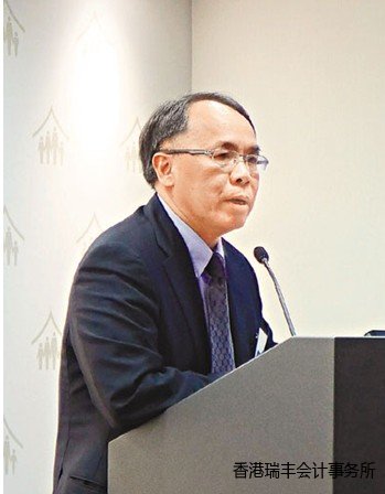 葉兆輝鼓勵老板可以停薪留職及由全職轉兼職的方法，令市民能夠更積極考慮增加生育的計劃。來源 香港<a href=