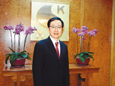新地執行董事雷霆